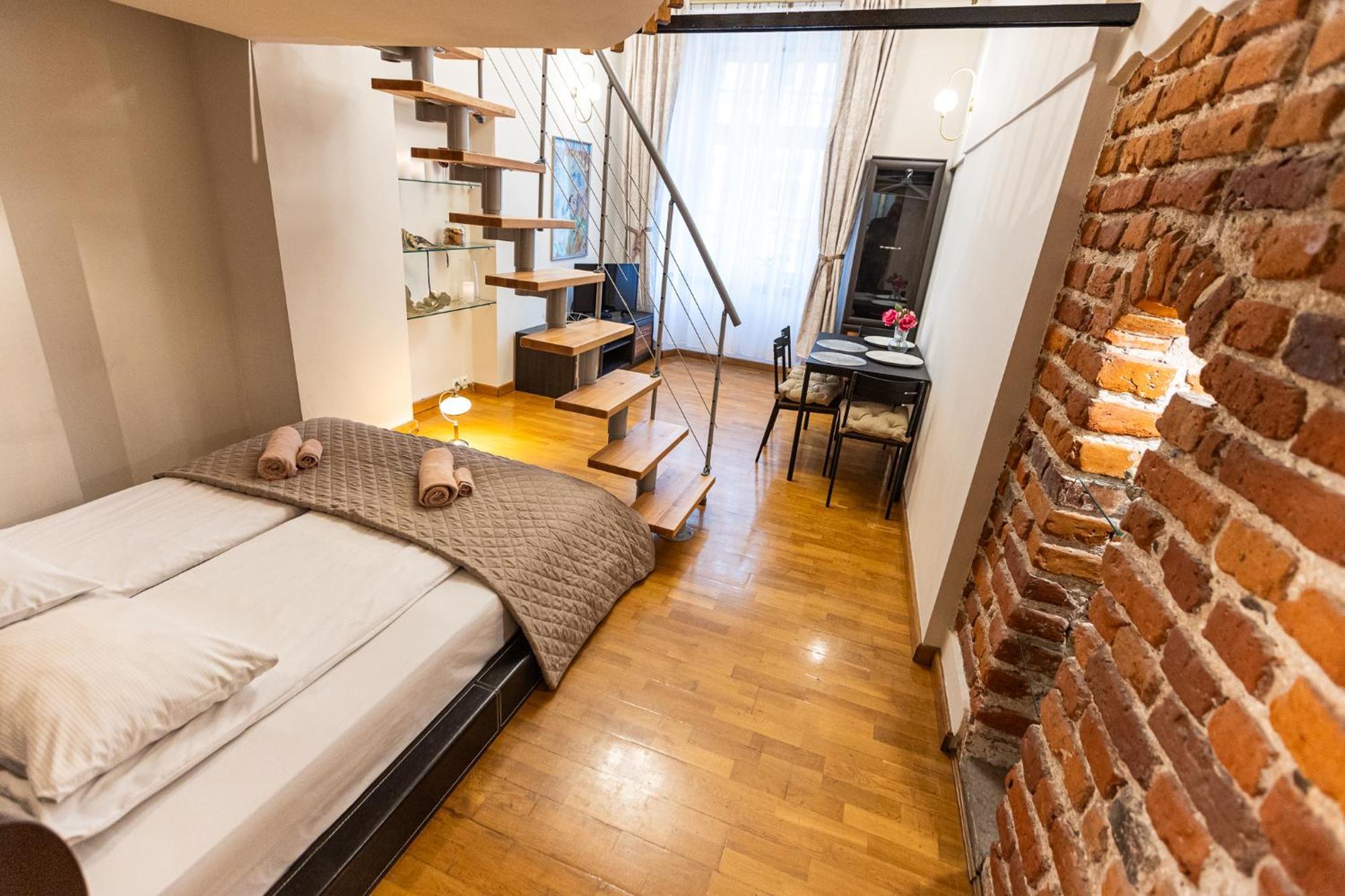 One-Bedroom Apartment