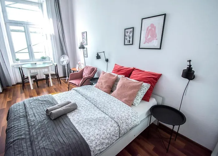 Lion Apartments - Laba